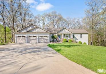 603 Loft Lane, Athens, Illinois, 4 Bedrooms Bedrooms, ,3 BathroomsBathrooms,Residential,For Sale,Loft,RMACA1042949