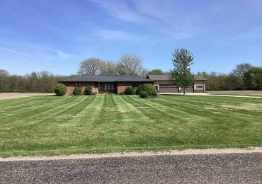 34707 DIAMOND POINT Road, Farmington, Illinois, 4 Bedrooms Bedrooms, ,4 BathroomsBathrooms,Residential,For Sale,DIAMOND POINT,RMAPA1265947