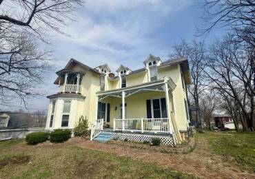 1016 4TH Street, Quincy, Illinois, 4 Bedrooms Bedrooms, ,1 BathroomBathrooms,Residential,For Sale,4TH,RMACA1043268