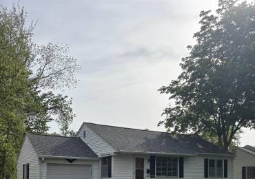 303 LAUREL Drive, Jacksonville, Illinois, 2 Bedrooms Bedrooms, ,1 BathroomBathrooms,Residential,For Sale,LAUREL,RMACA1043283