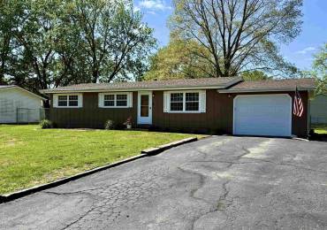 814 SUNNYVIEW Avenue East, Knoxville, Illinois, 3 Bedrooms Bedrooms, ,1 BathroomBathrooms,Residential,For Sale,SUNNYVIEW,RMACA1043316