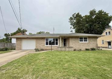 1105 6TH Street, Pekin, Illinois, 2 Bedrooms Bedrooms, ,1 BathroomBathrooms,Residential,For Sale,6TH,RMAPA1266124
