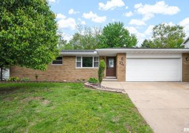 306 PARKWAY Lane, Pekin, Illinois, 3 Bedrooms Bedrooms, ,2 BathroomsBathrooms,Residential,For Sale,PARKWAY,RMAPA1266114