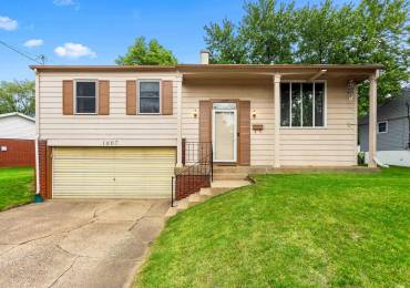 1607 MEMORIAL Drive, Pekin, Illinois, 3 Bedrooms Bedrooms, ,1 BathroomBathrooms,Residential,For Sale,MEMORIAL,RMAPA1266148