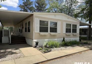 302 WHITE OAK Drive, Morton, Illinois, 3 Bedrooms Bedrooms, ,2 BathroomsBathrooms,Manufactured In Park,For Sale,WHITE OAK,RMAPA1266491