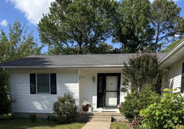 619 SURREY Lane, Carbondale, Illinois, 3 Bedrooms Bedrooms, ,2 BathroomsBathrooms,Residential,For Sale,SURREY,RMAPA1266674