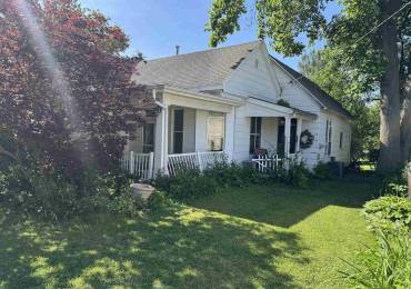 810 FRANKLIN Street, Taylorville, Illinois, 2 Bedrooms Bedrooms, ,2 BathroomsBathrooms,Residential,For Sale,FRANKLIN,RMACA1044223