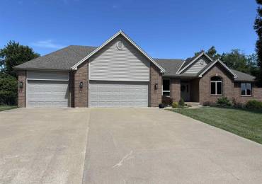 1231 Edinburgh Drive, Quincy, Illinois, 4 Bedrooms Bedrooms, ,3 BathroomsBathrooms,Residential,For Sale,Edinburgh,RMACA1044341