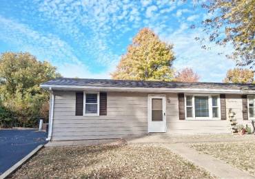 5812 FARMINGTON Road, Peoria, Illinois, 2 Bedrooms Bedrooms, ,1 BathroomBathrooms,Residential Lease,For Rent,FARMINGTON,RMAPA1267325