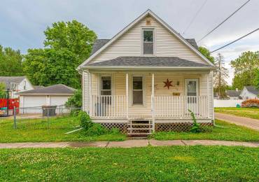 414 MCLEAN Street, Lincoln, Illinois, 3 Bedrooms Bedrooms, ,2 BathroomsBathrooms,Residential,For Sale,MCLEAN,RMACA1041381