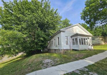 704 8TH Street, Petersburg, Illinois, 2 Bedrooms Bedrooms, ,1 BathroomBathrooms,Residential,For Sale,8TH,RMACA1044419