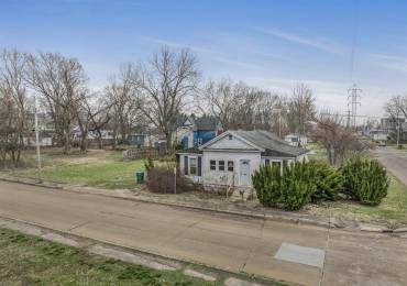 190 LAUREL Avenue, Galesburg, Illinois, 3 Bedrooms Bedrooms, ,1 BathroomBathrooms,Residential,For Sale,LAUREL,RMACA1042645