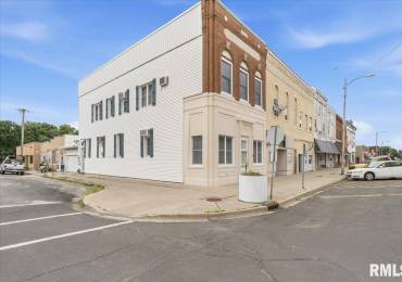 174 CENTER Street, Girard, Illinois, 4 Bedrooms Bedrooms, ,3 BathroomsBathrooms,Residential,For Sale,CENTER,RMACA1044077