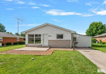 701 SAMUEL Street, Taylorville, Illinois, 3 Bedrooms Bedrooms, ,2 BathroomsBathrooms,Residential,For Sale,SAMUEL,RMACA1044216