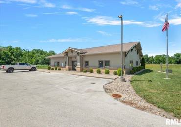 103 Centre Drive, Petersburg, Illinois, ,Commercial Sale,For Sale,Centre,RMACA1044617