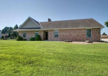 1700 SILVERTHORNE Drive, Quincy, Illinois, 5 Bedrooms Bedrooms, ,2 BathroomsBathrooms,Residential,For Sale,SILVERTHORNE,RMACA1045100