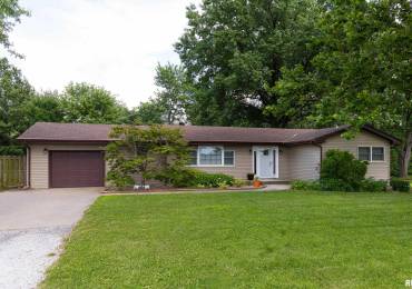 319 ROBIN Road, Macomb, Illinois, 4 Bedrooms Bedrooms, ,2 BathroomsBathrooms,Residential,For Sale,ROBIN,RMAPA1268378