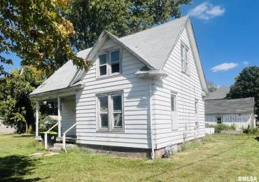 502 FAYETTE Street, Jacksonville, Illinois, 2 Bedrooms Bedrooms, ,1 BathroomBathrooms,Residential,For Sale,FAYETTE,RMACA1031680