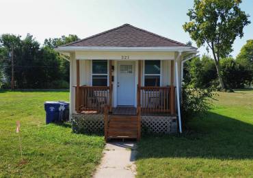 321 2ND Avenue North, Clinton, Iowa, 1 Bedroom Bedrooms, ,1 BathroomBathrooms,Residential,For Sale,2ND,RMAQC4256558