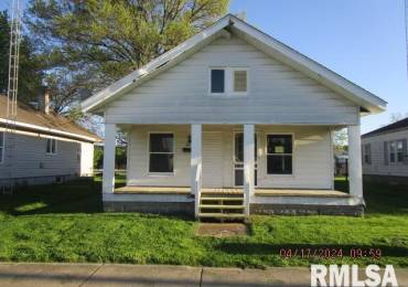 210 RAY Street, Christopher, Illinois, 2 Bedrooms Bedrooms, ,1 BathroomBathrooms,Residential,For Sale,RAY,RMAEB453052