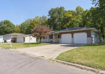 108 TANGLEWOOD Lane, East Peoria, Illinois, 3 Bedrooms Bedrooms, ,1 BathroomBathrooms,Residential,For Sale,TANGLEWOOD,RMAPA1253325