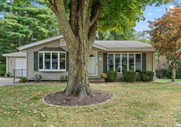 918 32ND Avenue Court, Moline, Illinois, 4 Bedrooms Bedrooms, ,2 BathroomsBathrooms,Residential,For Sale,32ND,RMAQC4256498