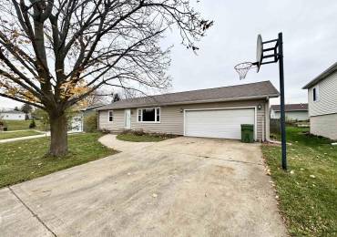 1106 JEFFERIES Drive, Clinton, Iowa, 4 Bedrooms Bedrooms, ,1 BathroomBathrooms,Residential,For Sale,JEFFERIES,RMAQC4258336