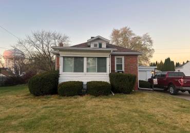 4301 17TH Avenue, Moline, Illinois, 3 Bedrooms Bedrooms, ,1 BathroomBathrooms,Residential,For Sale,17TH,RMAQC4258343