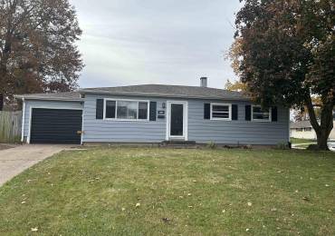 1607 CHERRY HILLS Road, Bettendorf, Iowa, 3 Bedrooms Bedrooms, ,1 BathroomBathrooms,Residential,For Sale,CHERRY HILLS,RMAQC4258358