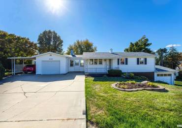 2339 45TH Street, Davenport, Iowa, 3 Bedrooms Bedrooms, ,2 BathroomsBathrooms,Residential,For Sale,45TH,RMAQC4257542