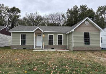 122 LINDSEY Avenue, Metropolis, Illinois, 4 Bedrooms Bedrooms, ,2 BathroomsBathrooms,Residential,For Sale,LINDSEY,RMAEB454402