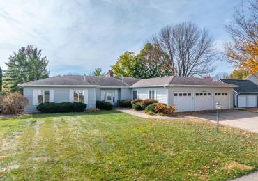 4807 TORREY PINES Court, Davenport, Iowa, 4 Bedrooms Bedrooms, ,3 BathroomsBathrooms,Residential,For Sale,TORREY PINES,RMAQC4258034