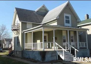 523 4TH Avenue South, Clinton, Iowa, 1 Bedroom Bedrooms, ,1 BathroomBathrooms,Residential Lease,For Rent,4TH,RMAQC4257549