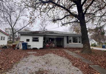 401 HICKORY Street, McLeansboro, Illinois, 2 Bedrooms Bedrooms, ,1 BathroomBathrooms,Residential,For Sale,HICKORY,RMAEB456067