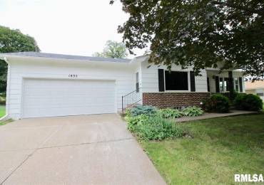 1835 18TH Street, Bettendorf, Iowa, 3 Bedrooms Bedrooms, ,2 BathroomsBathrooms,Residential Lease,For Rent,18TH,RMAQC4258991