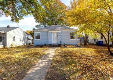 2627 ESPLANADE Avenue, Davenport, Iowa, 2 Bedrooms Bedrooms, ,1 BathroomBathrooms,Residential,For Sale,ESPLANADE,RMAQC4259006