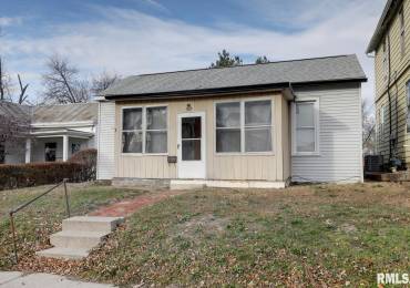 907 JEFFERSON Street, Quincy, Illinois, 2 Bedrooms Bedrooms, ,1 BathroomBathrooms,Residential,For Sale,JEFFERSON,RMACA1033494