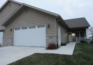 4001 CREEK HILL Drive, Bettendorf, Iowa, 3 Bedrooms Bedrooms, ,2 BathroomsBathrooms,Residential Lease,For Rent,CREEK HILL,RMAQC4259025