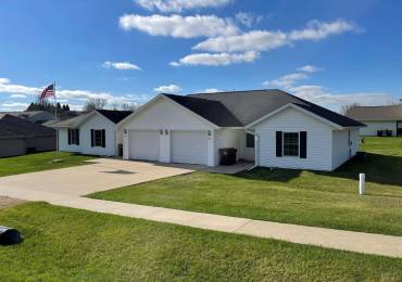 706 Myatt Drive, Maquoketa, Iowa, ,Residential Income,For Sale,Myatt,RMAQC4259107