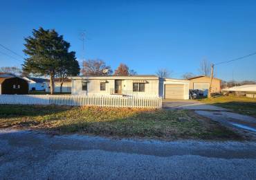 607 BELLE Avenue, Pinckneyville, Illinois, 3 Bedrooms Bedrooms, ,2 BathroomsBathrooms,Residential,For Sale,BELLE,RMAEB456270