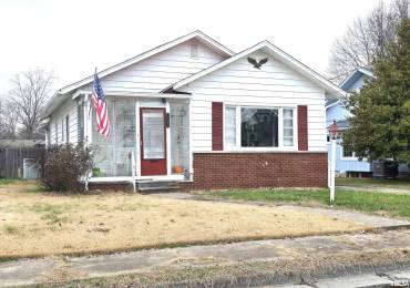 1207 MAPLE Street, Benton, Illinois, 2 Bedrooms Bedrooms, ,2 BathroomsBathrooms,Residential,For Sale,MAPLE,RMAEB456276