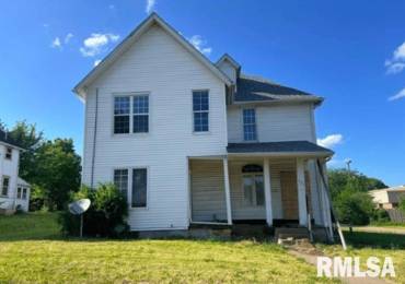 426 9TH Avenue South, Clinton, Iowa, 5 Bedrooms Bedrooms, ,2 BathroomsBathrooms,Residential,For Sale,9TH,RMAQC4259310