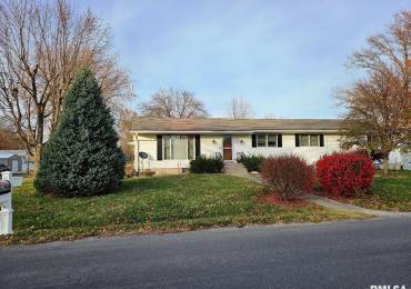 632 PINE Street, Carlinville, Illinois, 3 Bedrooms Bedrooms, ,3 BathroomsBathrooms,Residential,For Sale,PINE,RMACA1033560