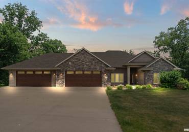 5220 BURR OAK Court, Cedar Rapids, Iowa, 4 Bedrooms Bedrooms, ,3 BathroomsBathrooms,Residential,For Sale,BURR OAK,RMAQC4259366