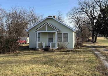 4721 PINE Street, Davenport, Iowa, 2 Bedrooms Bedrooms, ,1 BathroomBathrooms,Residential,For Sale,PINE,RMAQC4259415