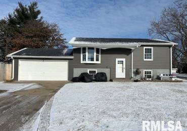 902 14TH Avenue Northwest, Clinton, Iowa, 4 Bedrooms Bedrooms, ,2 BathroomsBathrooms,Residential,For Sale,14TH,RMAQC4259433