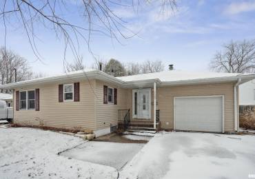 723 31ST Street, Bettendorf, Iowa, 3 Bedrooms Bedrooms, ,1 BathroomBathrooms,Residential,For Sale,31ST,RMAQC4259441