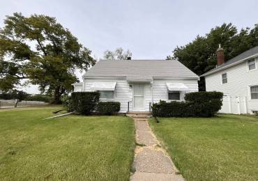 2315 AVENUE OF THE CITIES Avenue, Moline, Illinois, 3 Bedrooms Bedrooms, ,1 BathroomBathrooms,Residential,For Sale,AVENUE OF THE CITIES,RMAQC4259476