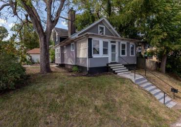 1522 BRIDGE Avenue, Davenport, Iowa, 3 Bedrooms Bedrooms, ,1 BathroomBathrooms,Residential,For Sale,BRIDGE,RMAQC4257253