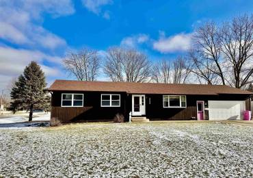 1002 7TH Avenue, Aledo, Illinois, 3 Bedrooms Bedrooms, ,2 BathroomsBathrooms,Residential,For Sale,7TH,RMAQC4259510